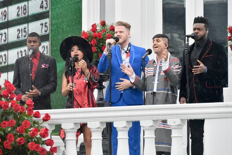 人気アカペラグループのペンタトニックスが国歌を斉唱。（photo by Getty Images）