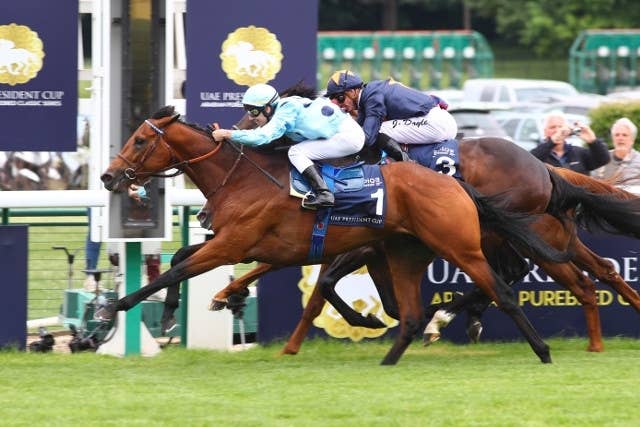 競馬　C.デムーロ騎手　サイン入り　実使用　ジョッキーパンツ 競馬 C.デムーロ騎手 サイン入り 実使用 ジョッキーパンツ