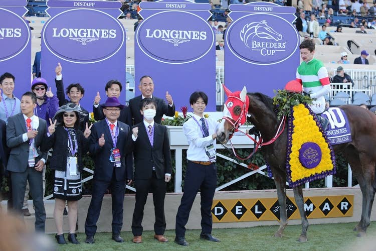 【BCディスタフ】日本競馬の歴史を塗り替えたマルシュロレーヌ陣営の表彰式（Photo by Getty Images）