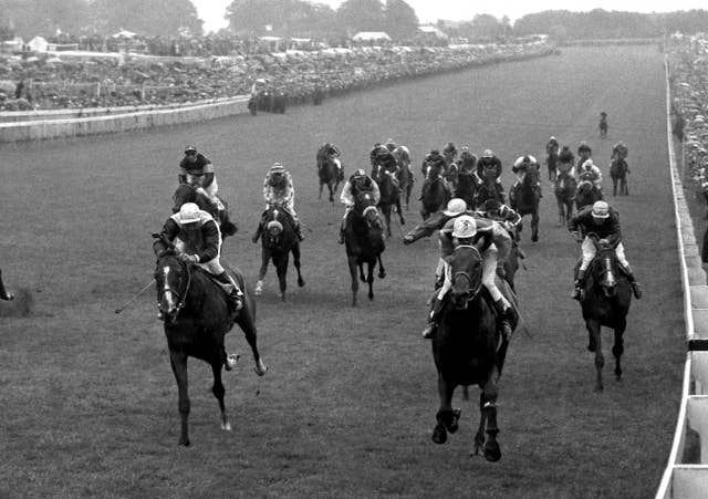 フランスの名伯楽、凱旋門賞4勝のA.ヘッド元調教師が死去 | JRA