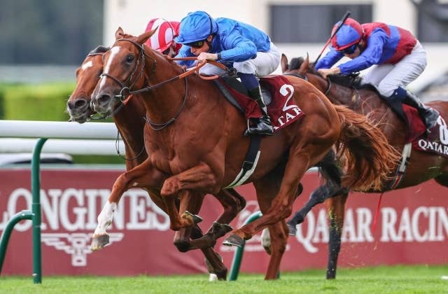 凱旋門賞でクアリフィカーに騎乗するビュイック騎手、ファーブル師の